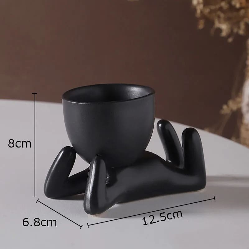 Petit Bonhomme en Pot de Fleur Allongé