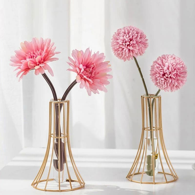 Petit Vase en Fer Forgé