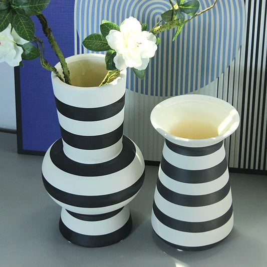Grand Vase Noir et Blanc Rayé